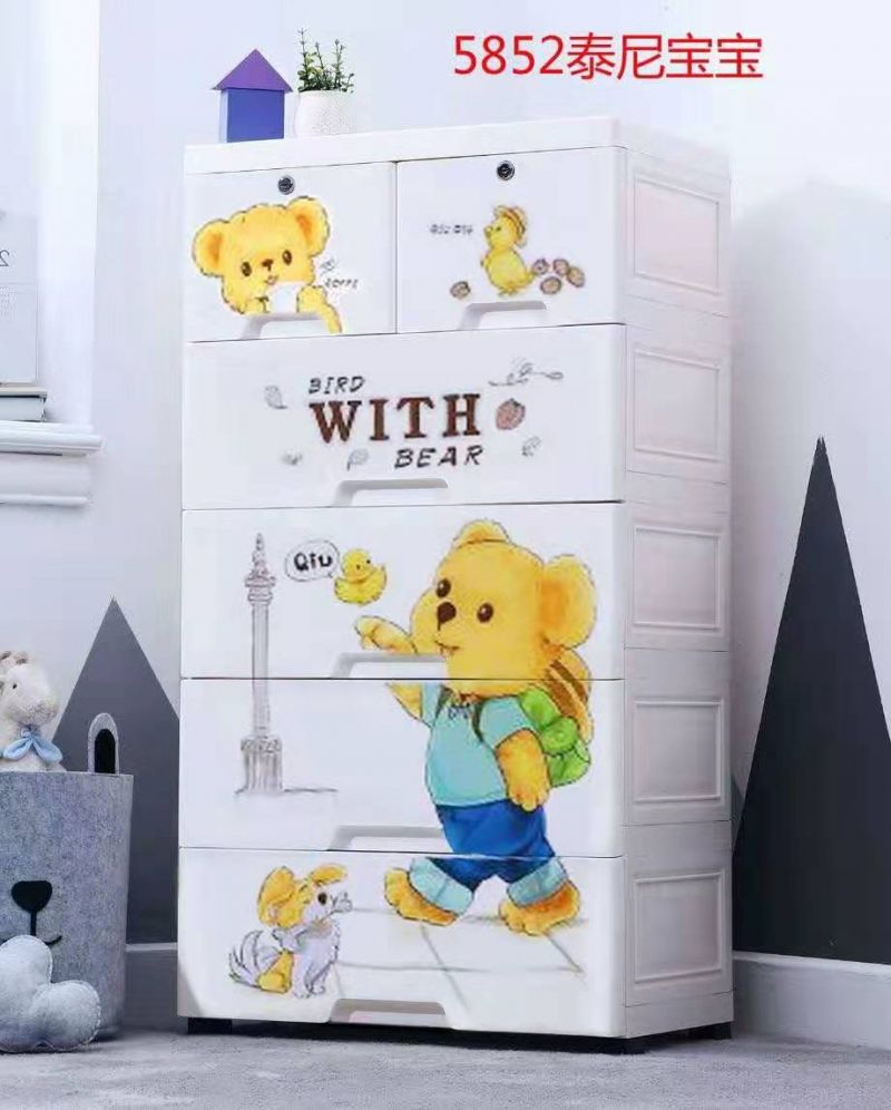 Kids Cupboard Design With Bird Bear