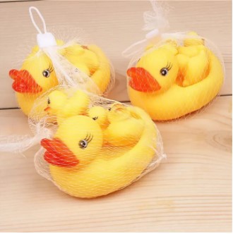 Yellow Duck Family with Squeeze Sound Bath Toy Soft Rubber Float Cute Duck Play Bath Christmas Gift For Children Kids Baby