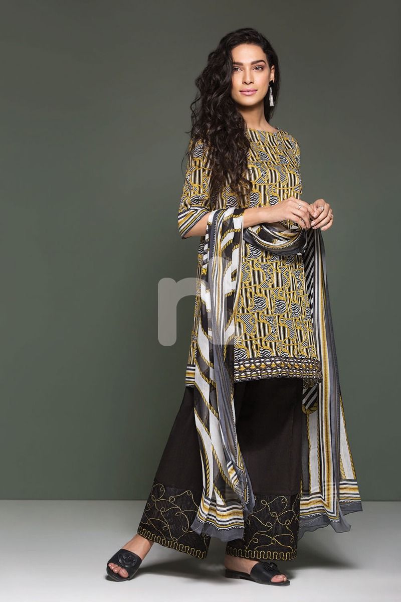 41906112-Lawn & Krinckle Chiffon – Black Printed Embroidered 3PC