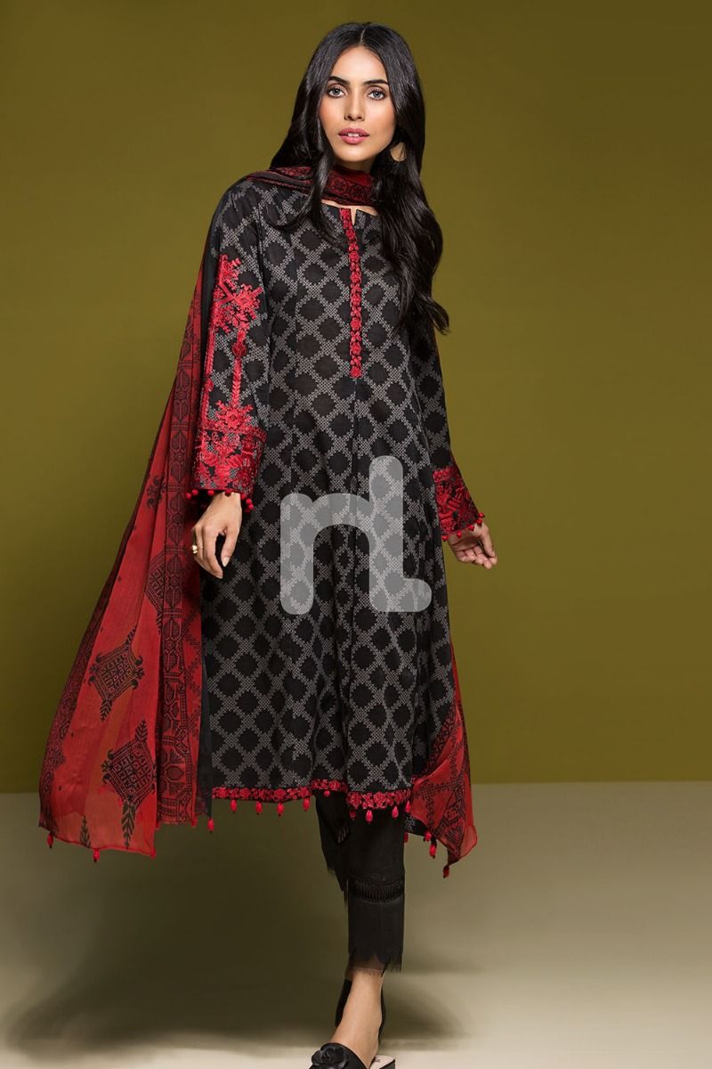 41906051-Lawn & Krinckle Chiffon– Black Printed Embroidered 2PC