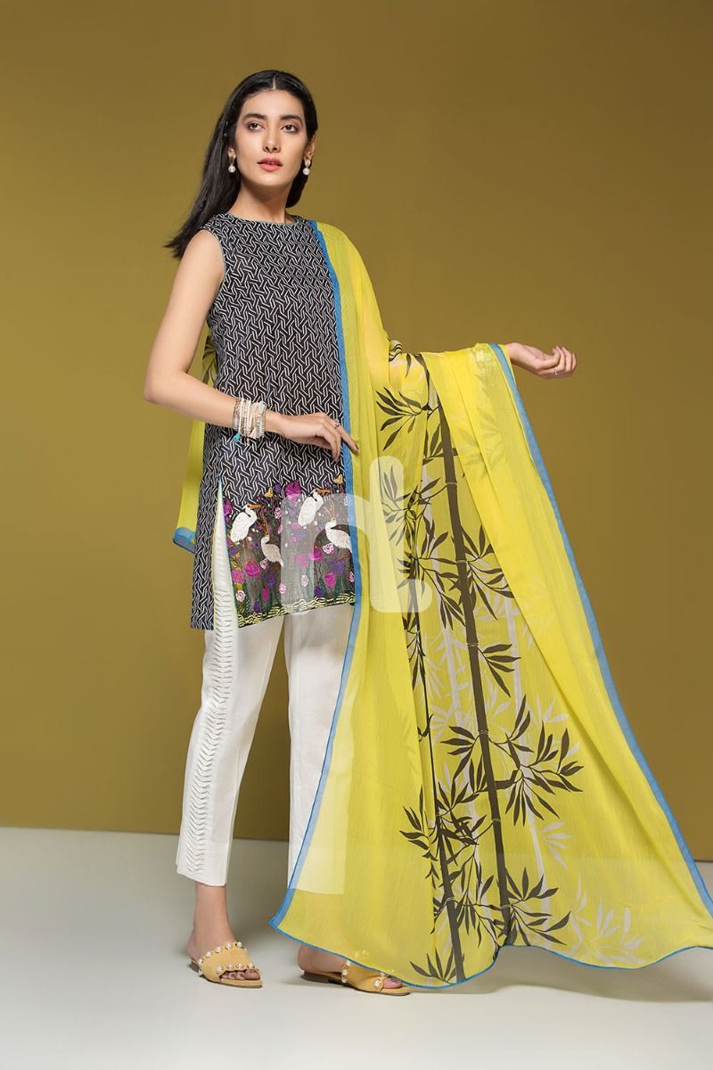 41906054-Lawn & Krinckle Chiffon– Black Printed Embroidered 2PC